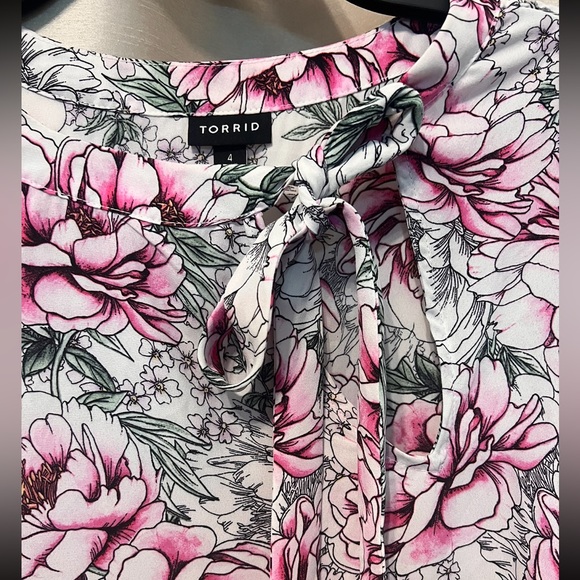 Torrid blouse - Picture 2 of 4